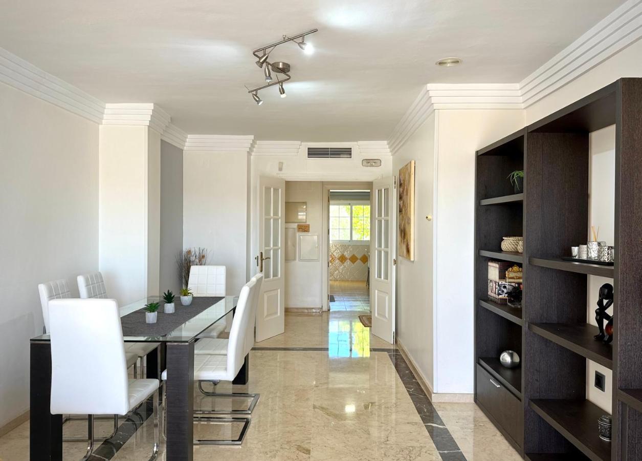 Moderno Apartamento Con Preciosas Vistas Al Mar En Urbanizacion Con Piscina - Rio Real 11 2G Marbella Bagian luar foto