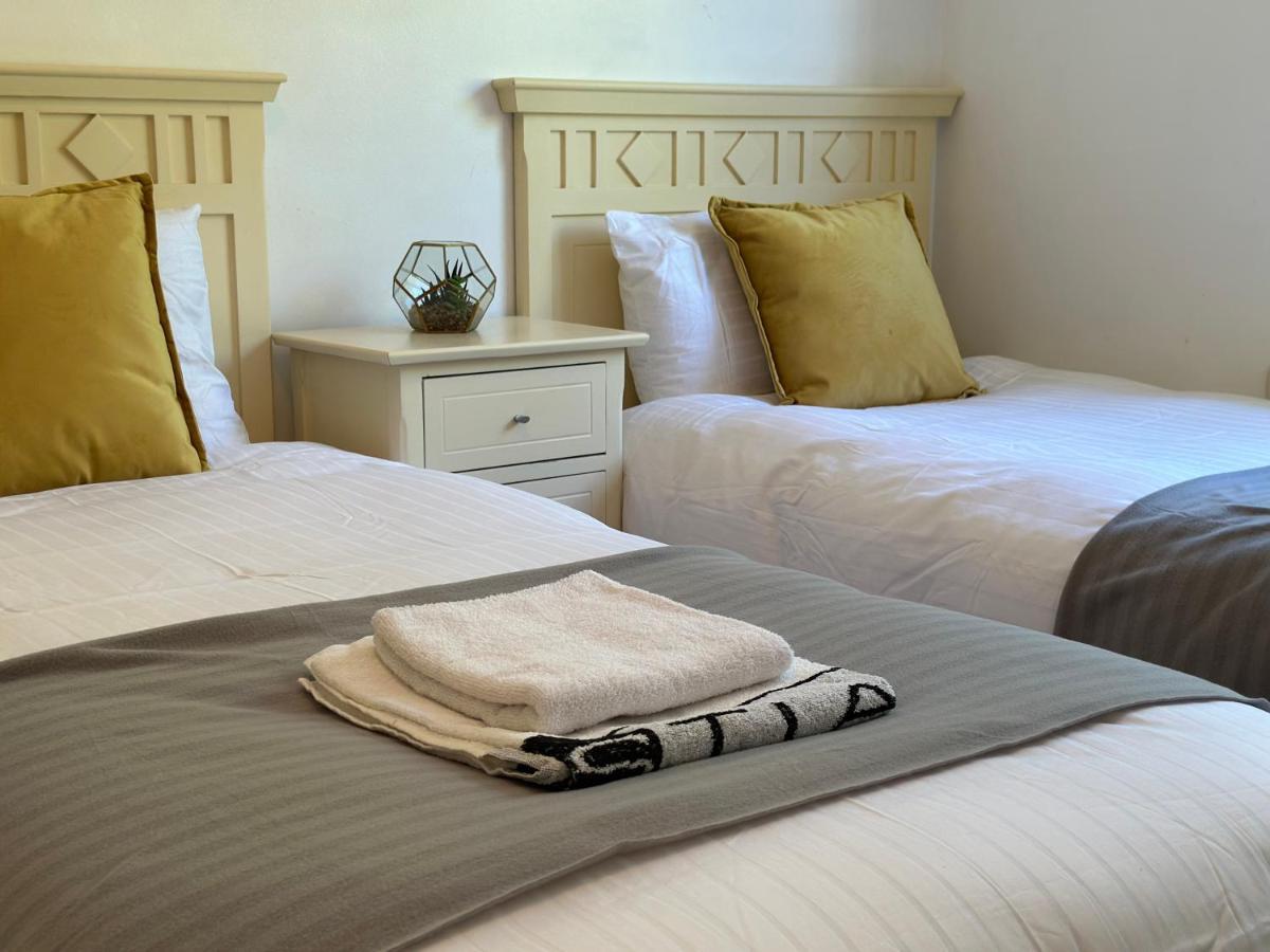 Moderno Apartamento Con Preciosas Vistas Al Mar En Urbanizacion Con Piscina - Rio Real 11 2G Marbella Bagian luar foto