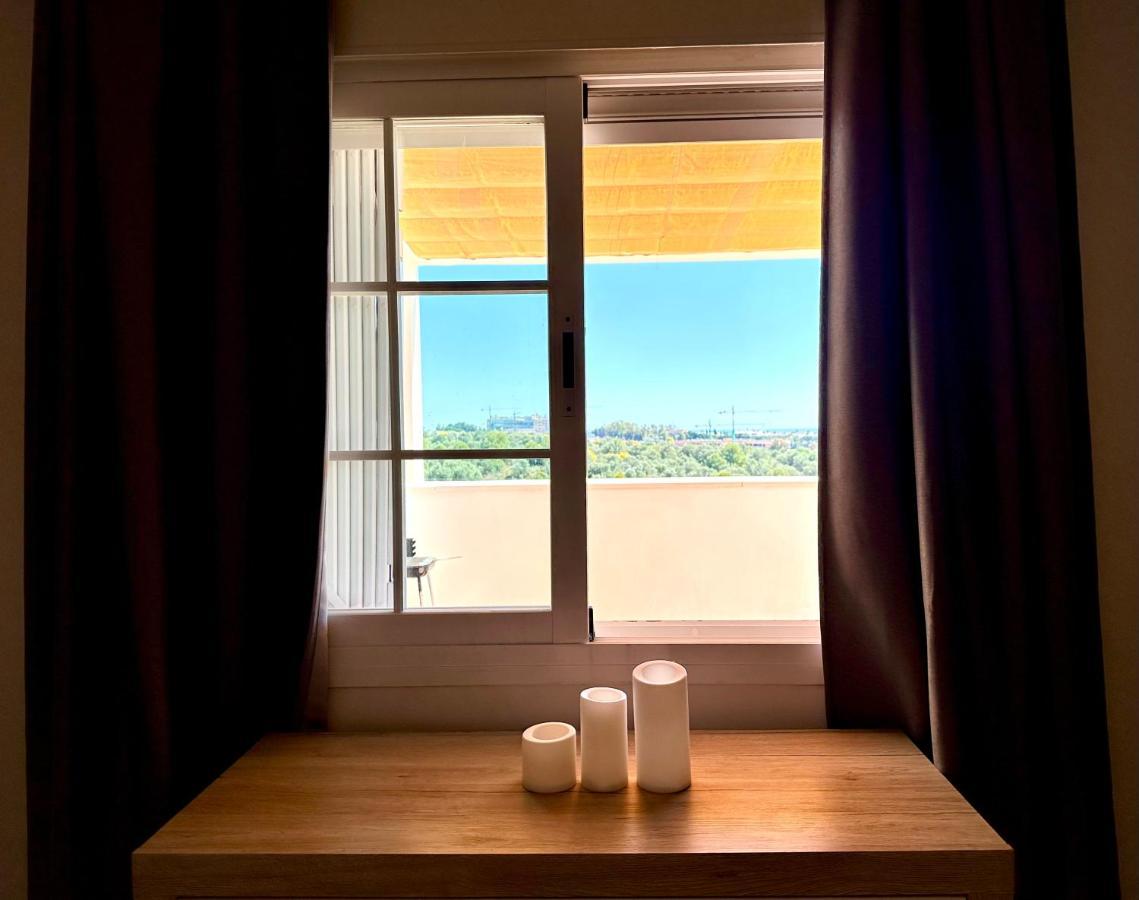 Moderno Apartamento Con Preciosas Vistas Al Mar En Urbanizacion Con Piscina - Rio Real 11 2G Marbella Bagian luar foto