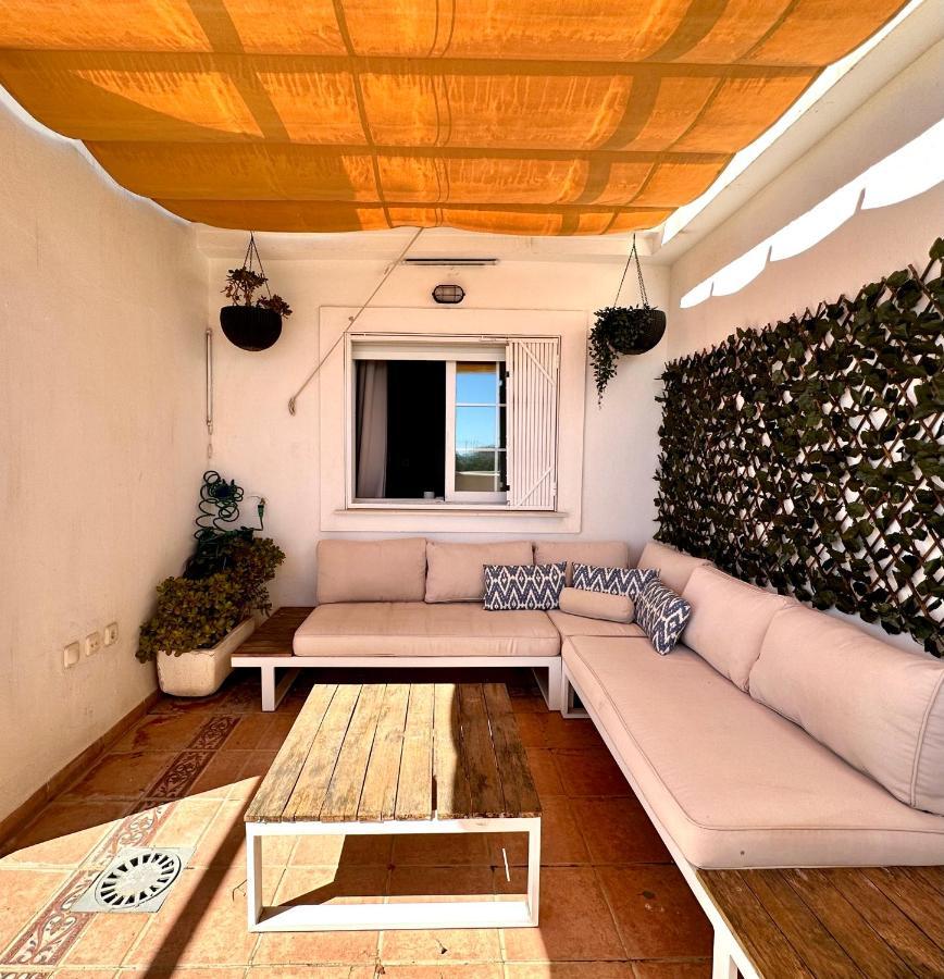 Moderno Apartamento Con Preciosas Vistas Al Mar En Urbanizacion Con Piscina - Rio Real 11 2G Marbella Bagian luar foto