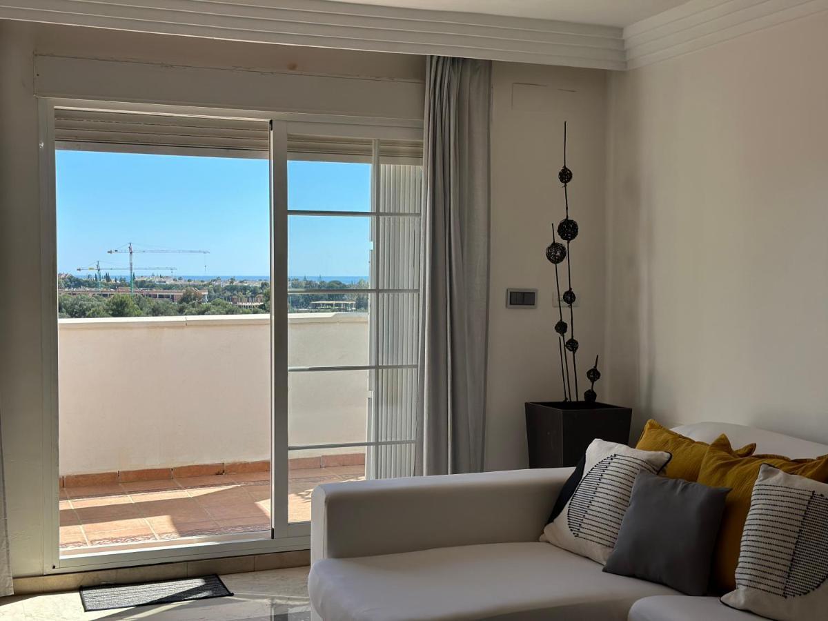 Moderno Apartamento Con Preciosas Vistas Al Mar En Urbanizacion Con Piscina - Rio Real 11 2G Marbella Bagian luar foto