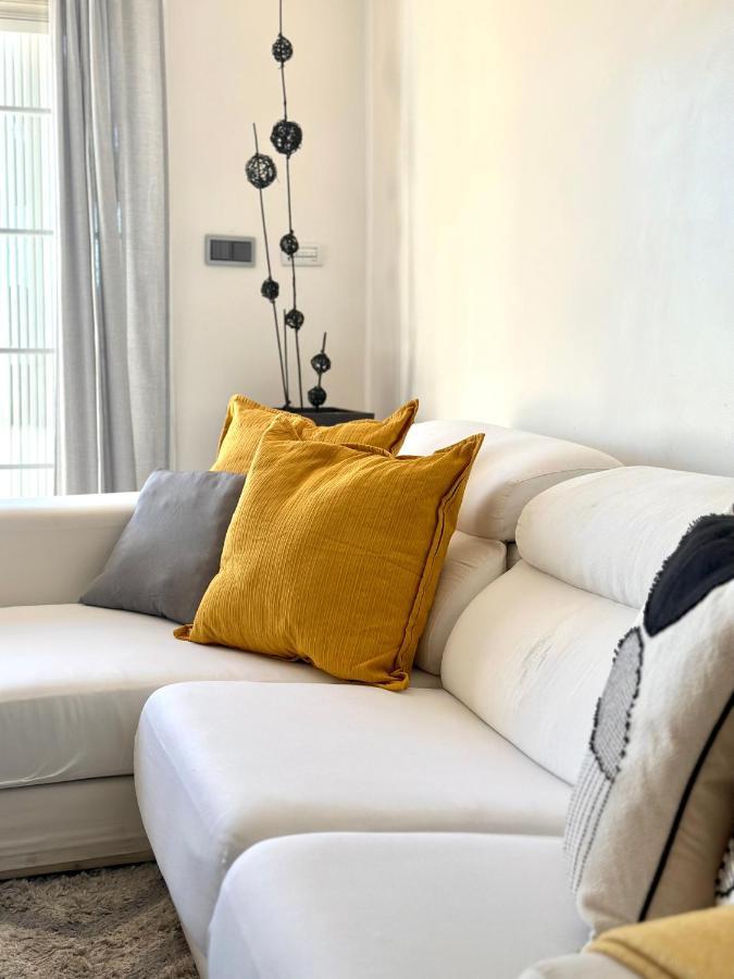Moderno Apartamento Con Preciosas Vistas Al Mar En Urbanizacion Con Piscina - Rio Real 11 2G Marbella Bagian luar foto