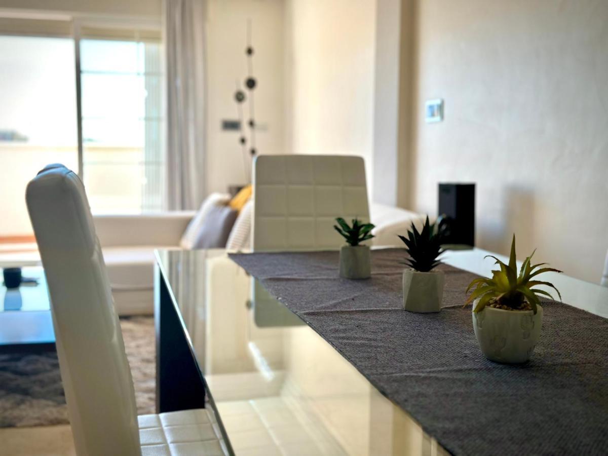Moderno Apartamento Con Preciosas Vistas Al Mar En Urbanizacion Con Piscina - Rio Real 11 2G Marbella Bagian luar foto