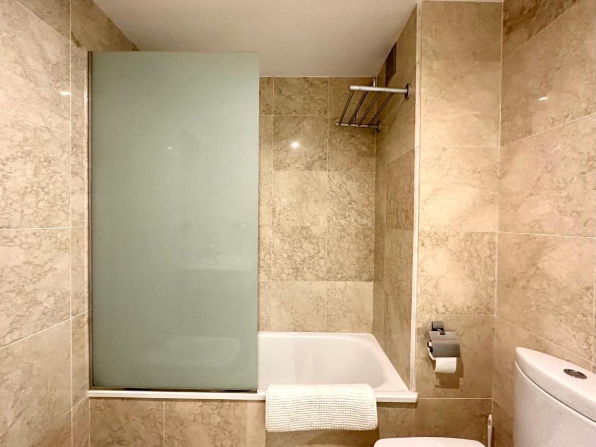 Moderno Apartamento Con Preciosas Vistas Al Mar En Urbanizacion Con Piscina - Rio Real 11 2G Marbella Bagian luar foto