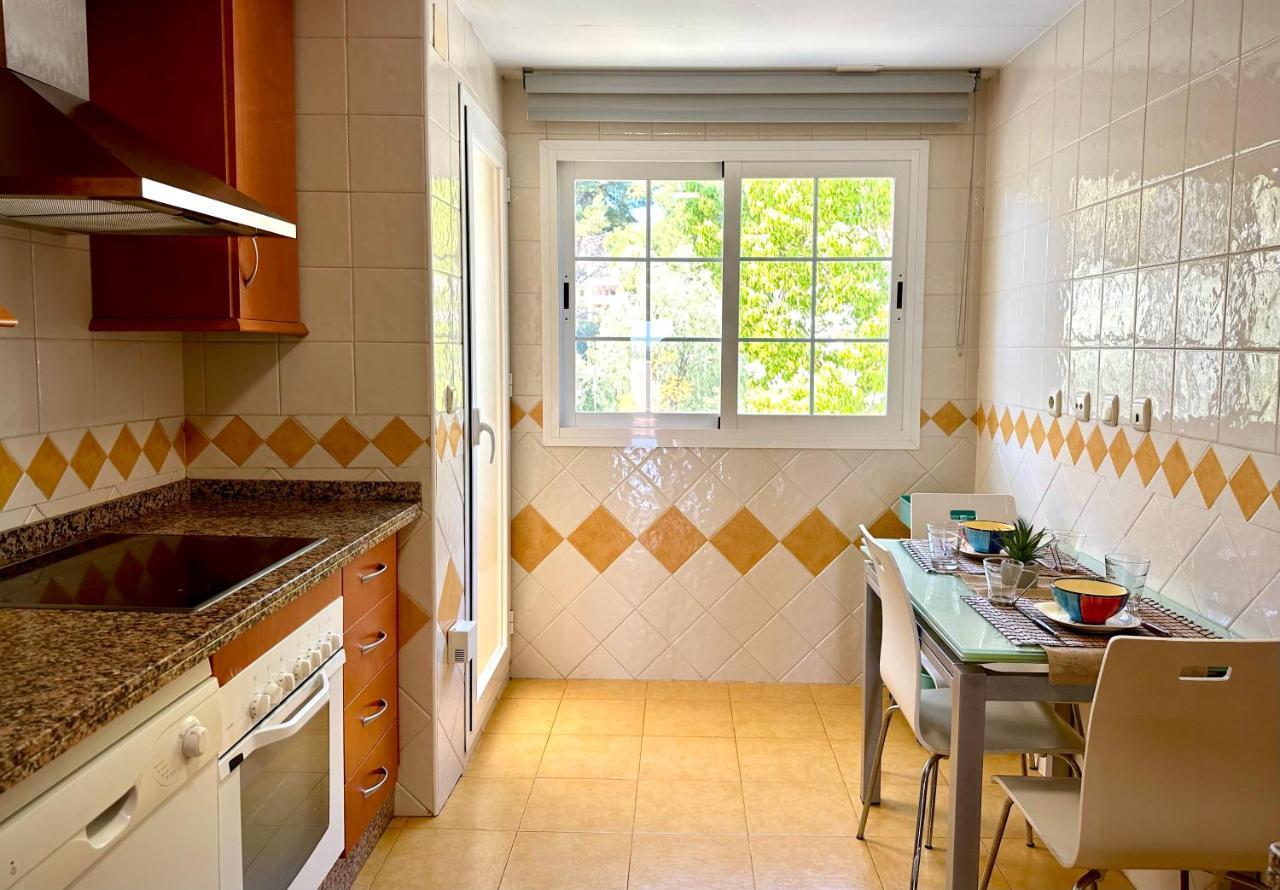Moderno Apartamento Con Preciosas Vistas Al Mar En Urbanizacion Con Piscina - Rio Real 11 2G Marbella Bagian luar foto