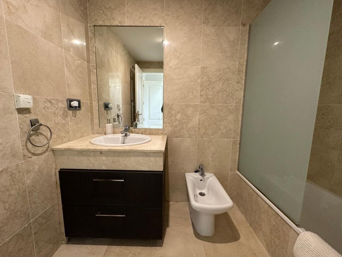 Moderno Apartamento Con Preciosas Vistas Al Mar En Urbanizacion Con Piscina - Rio Real 11 2G Marbella Bagian luar foto